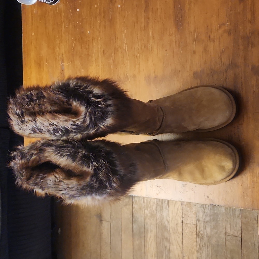 UGG knee high Womens boots size 9. Tan color.
